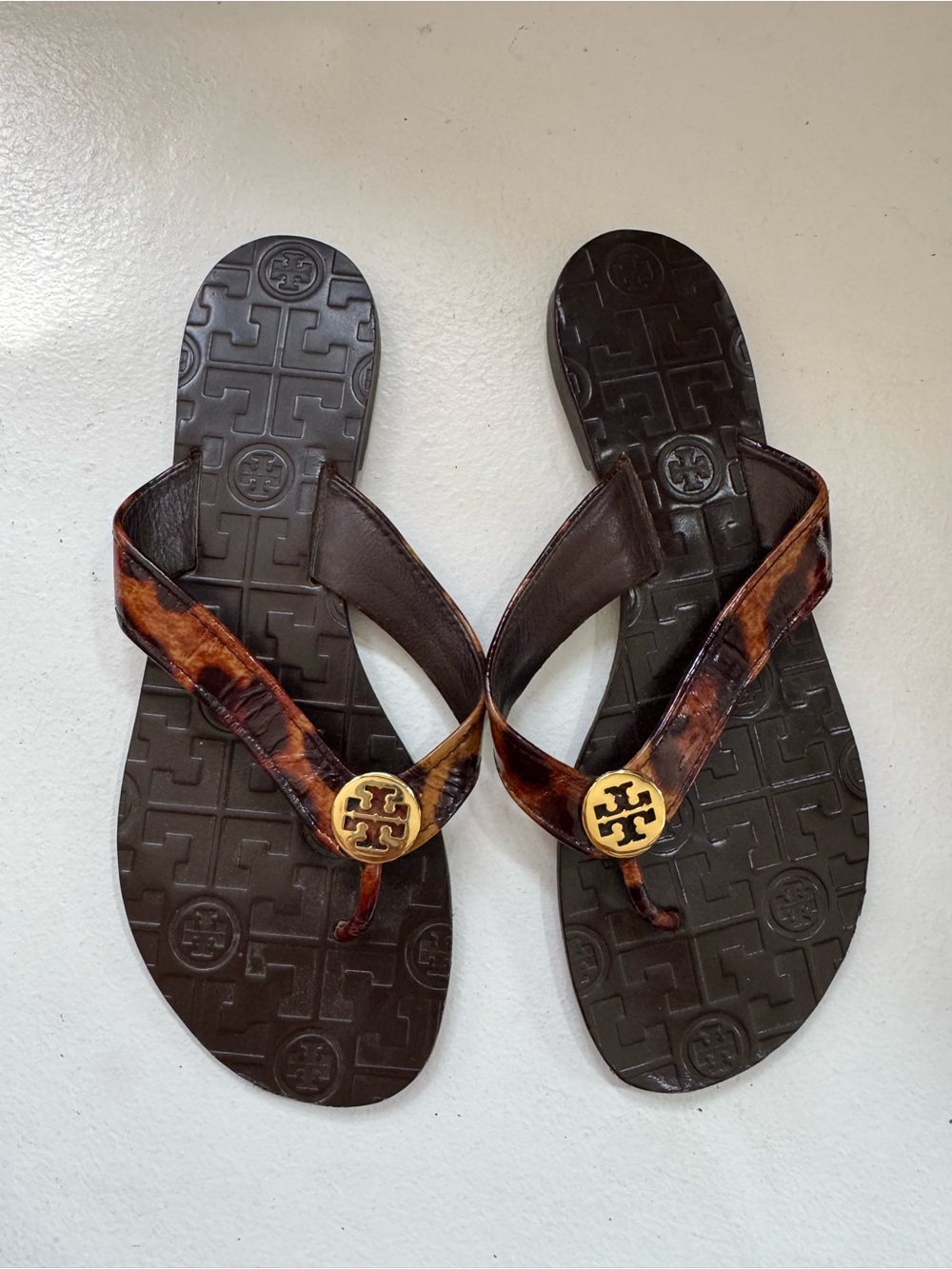 Tory Burch dark brown leather and animal-print flip-flop sandals Gold Logo 6